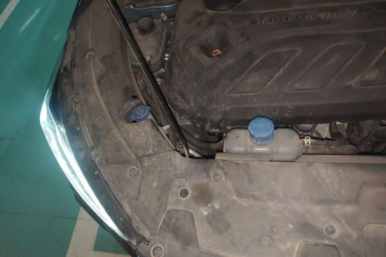 Used CHANGAN OSHAN X5 2022 Sport Edition 1.5T DCT Cyclone Assault Engine Bay Right