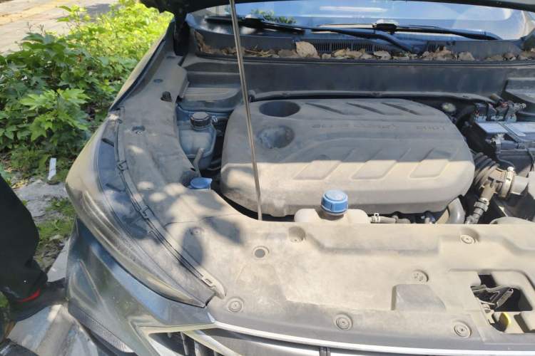 Used CHANGAN OSHAN X5 2022 1.5T DCT Tiger Roar Limited Edition Engine Bay Right