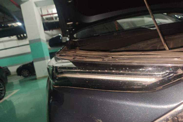 Used CHANGAN OSHAN X5 2022 Sport Edition 1.5T DCT Cyclone Assault Right Front Headlight