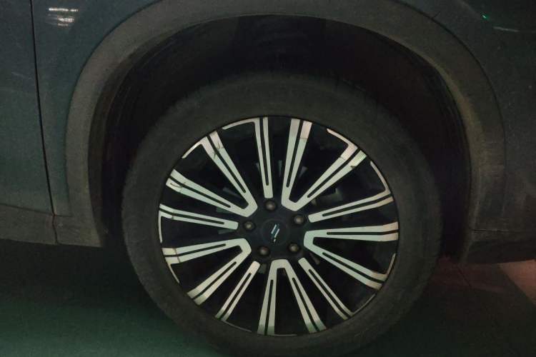 Used CHANGAN OSHAN X5 2022 Sport Edition 1.5T DCT Cyclone Assault Right Front Wheel Hub