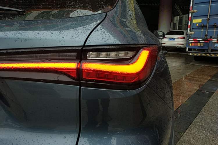 Used CHANGAN OSHAN X5 2022 Sport Edition 1.5T DCT Hurricane Sonic Right Rear Taillight