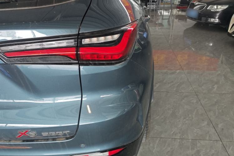 Used CHANGAN OSHAN X5 2022 Sport Edition 1.5T DCT Hurricane Sonic Right Rear Taillight