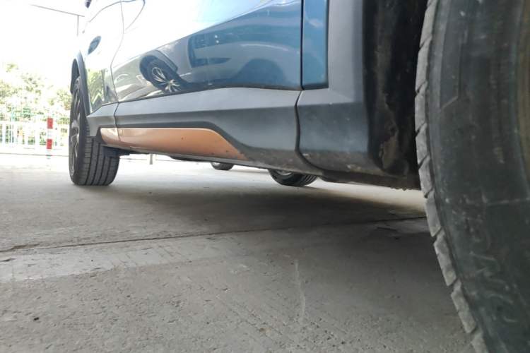 Used CHANGAN OSHAN X5 2022 Sport Edition 1.5T DCT Hurricane Sonic Right Side Sill