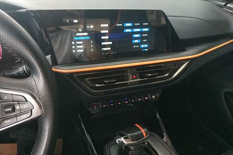 Used CHANGAN OSHAN X5 2022 Sport Edition 1.5T DCT Cyclone Assault Audio And AC Panel