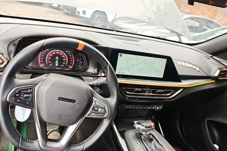 Used CHANGAN OSHAN X5 2022 Sport Edition 1.5T DCT Cyclone Assault Center Console