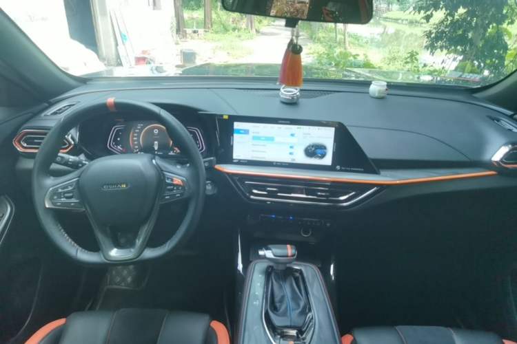 Used CHANGAN OSHAN X5 2022 Sport Edition 1.5T DCT Hurricane Sonic Center Console