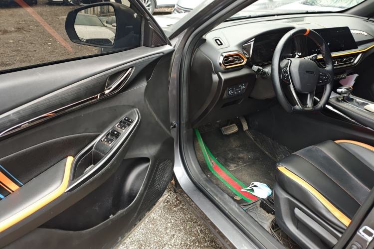 Used CHANGAN OSHAN X5 2022 Sport Edition 1.5T DCT Cyclone Assault Driver Seat