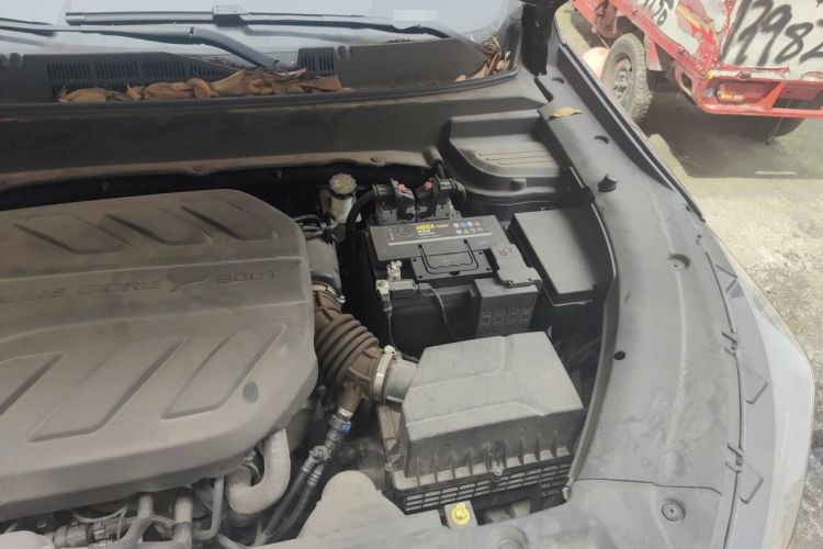 Used CHANGAN OSHAN X5 2022 Sport Edition 1.5T DCT Cyclone Assault Engine Bay Left