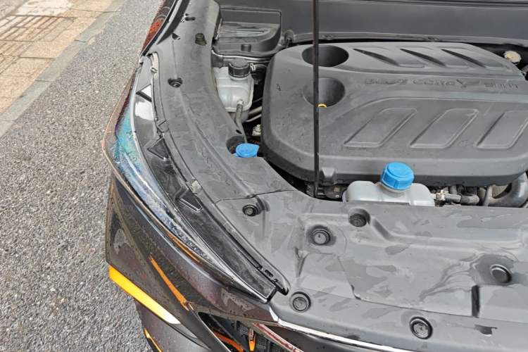 Used CHANGAN OSHAN X5 2022 Sport Edition 1.5T DCT Cyclone Assault Engine Bay Right
