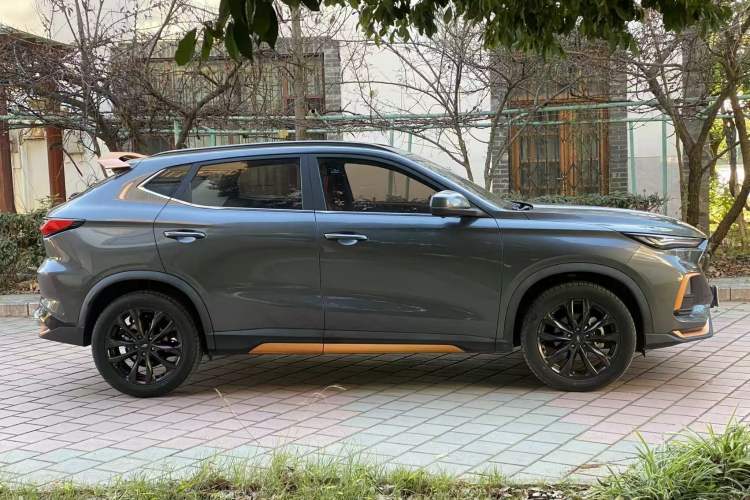 Used CHANGAN OSHAN X5 2022 Sport Edition 1.5T DCT Hurricane Sonic Exterior 3