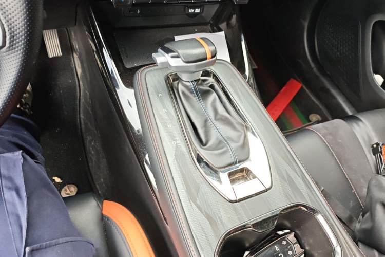 Used CHANGAN OSHAN X5 2022 Sport Edition 1.5T DCT Cyclone Assault Gear Lever