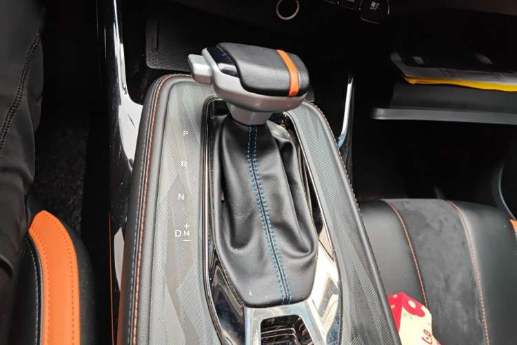 Used CHANGAN OSHAN X5 2022 Sport Edition 1.5T DCT Cyclone Assault Gear Lever