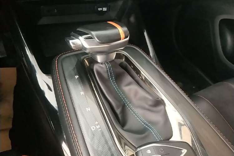 Used CHANGAN OSHAN X5 2022 Sport Edition 1.5T DCT Cyclone Assault Gear Lever