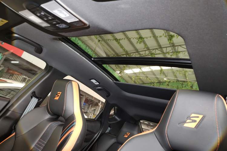 Used CHANGAN OSHAN X5 2022 Sport Edition 1.5T DCT Cyclone Assault Headliner