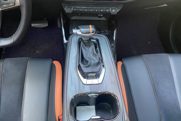 Used CHANGAN OSHAN X5 2022 Sport Edition 1.5T DCT Hurricane Sonic Interior 4