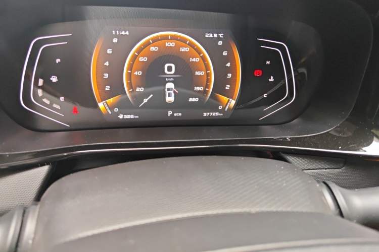 Used CHANGAN OSHAN X5 2022 Sport Edition 1.5T DCT Cyclone Assault Odometer Close Up