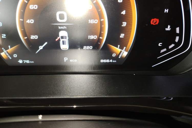 Used CHANGAN OSHAN X5 2022 Sport Edition 1.5T DCT Cyclone Assault Odometer Close Up