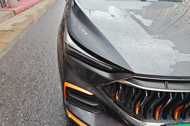 Used CHANGAN OSHAN X5 2022 Sport Edition 1.5T DCT Cyclone Assault Right Front Headlight