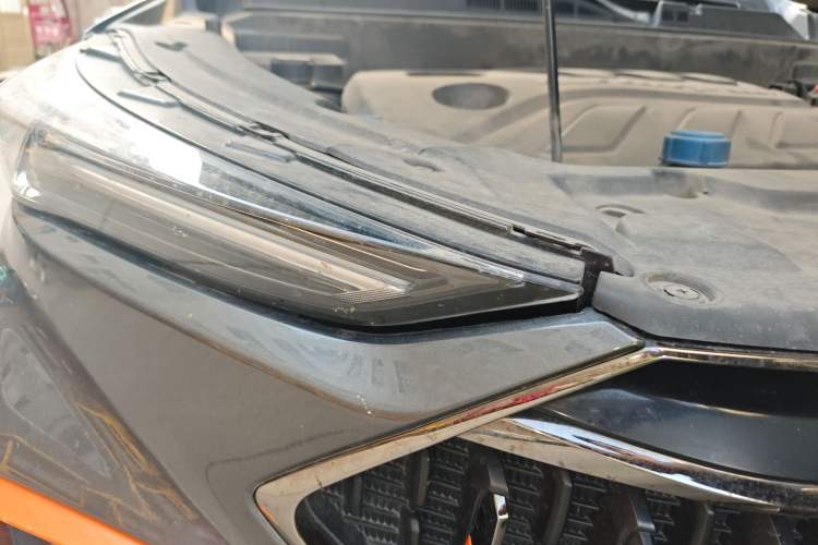 Used CHANGAN OSHAN X5 2022 Sport Edition 1.5T DCT Cyclone Assault Right Front Headlight