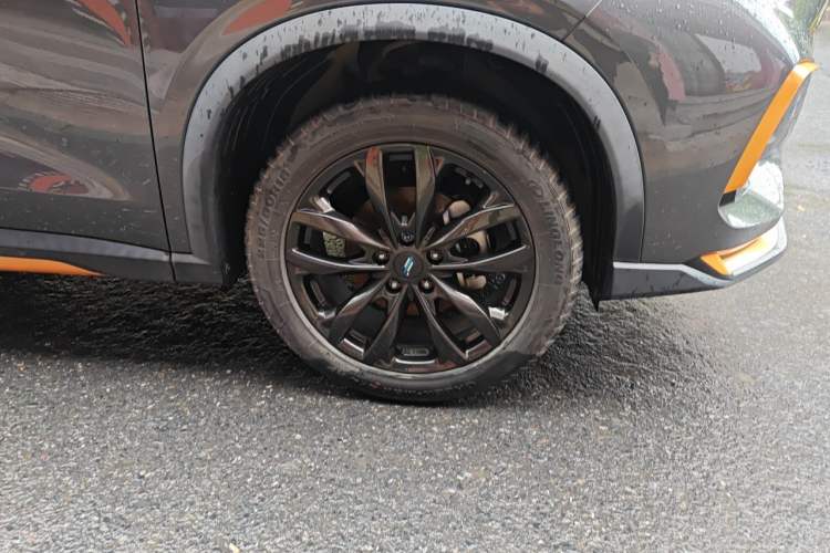 Used CHANGAN OSHAN X5 2022 Sport Edition 1.5T DCT Cyclone Assault Right Front Wheel Hub
