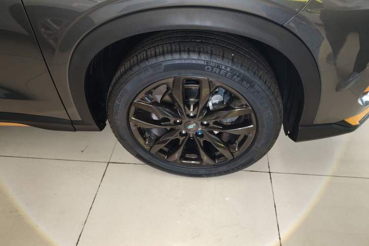 Used CHANGAN OSHAN X5 2022 Sport Edition 1.5T DCT Cyclone Assault Right Front Wheel Hub