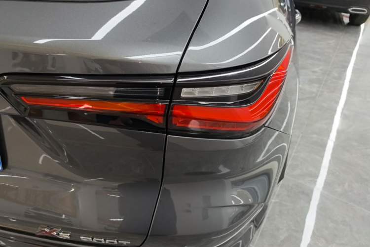 Used CHANGAN OSHAN X5 2022 Sport Edition 1.5T DCT Hurricane Sonic Right Rear Taillight