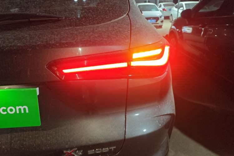 Used CHANGAN OSHAN X5 2022 Sport Edition 1.5T DCT Hurricane Sonic Right Rear Taillight