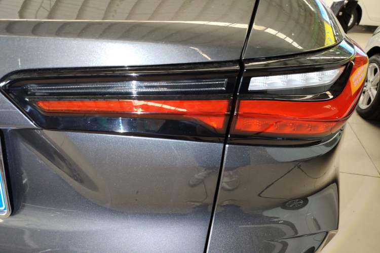 Used CHANGAN OSHAN X5 2022 Sport Edition 1.5T DCT Cyclone Assault Right Rear Taillight
