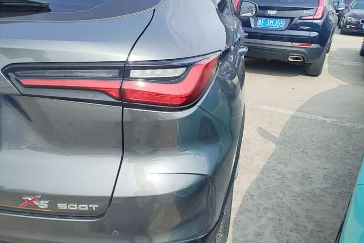 Used CHANGAN OSHAN X5 2022 Sport Edition 1.5T DCT Hurricane Sonic Right Rear Taillight