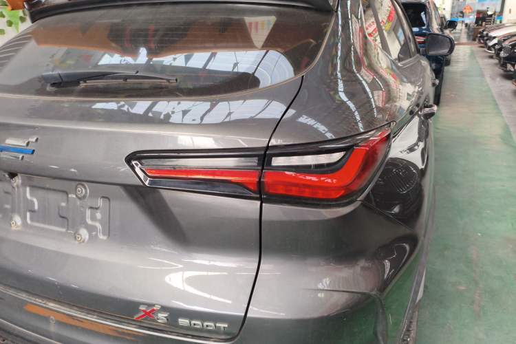 Used CHANGAN OSHAN X5 2022 Sport Edition 1.5T DCT Hurricane Sonic Right Rear Taillight