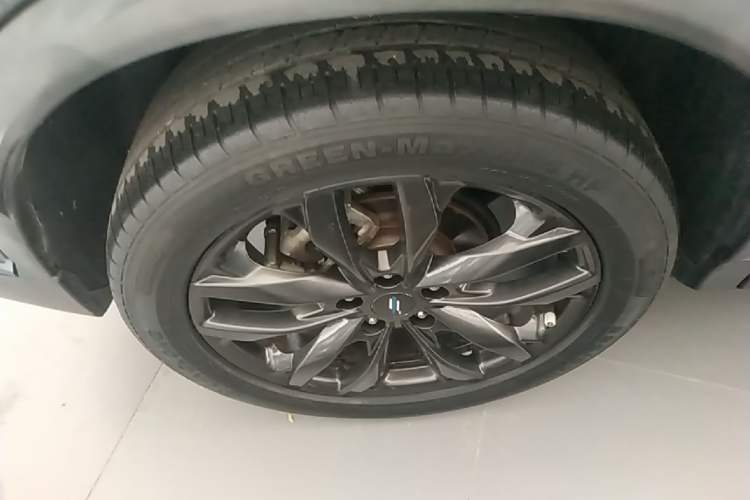 Used CHANGAN OSHAN X5 2022 Sport Edition 1.5T DCT Cyclone Assault Right Rear Wheel Hub