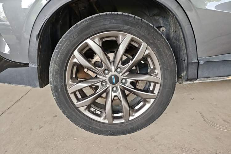 Used CHANGAN OSHAN X5 2022 Sport Edition 1.5T DCT Cyclone Assault Right Rear Wheel Hub