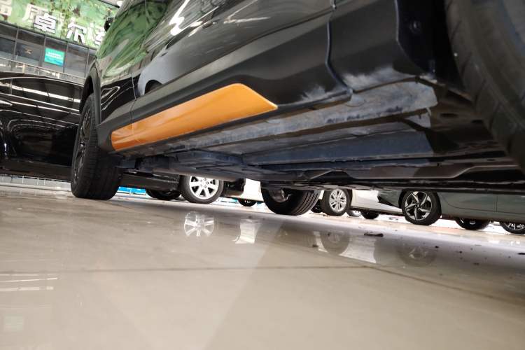 Used CHANGAN OSHAN X5 2022 Sport Edition 1.5T DCT Cyclone Assault Right Side Sill