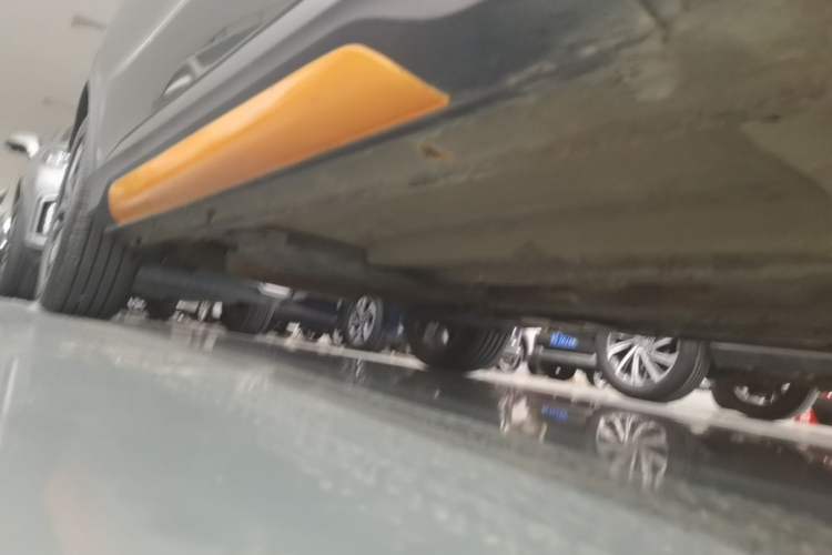 Used CHANGAN OSHAN X5 2022 Sport Edition 1.5T DCT Hurricane Sonic Right Side Sill