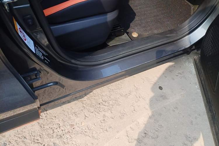 Used CHANGAN OSHAN X5 2022 Sport Edition 1.5T DCT Hurricane Sonic Right Side Sill