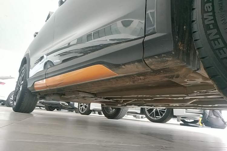Used CHANGAN OSHAN X5 2022 Sport Edition 1.5T DCT Cyclone Assault Right Side Sill
