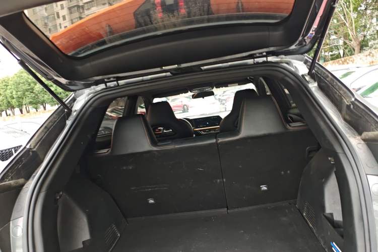 Used CHANGAN OSHAN X5 2022 Sport Edition 1.5T DCT Cyclone Assault Trunk