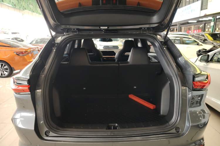Used CHANGAN OSHAN X5 2022 Sport Edition 1.5T DCT Cyclone Assault Trunk