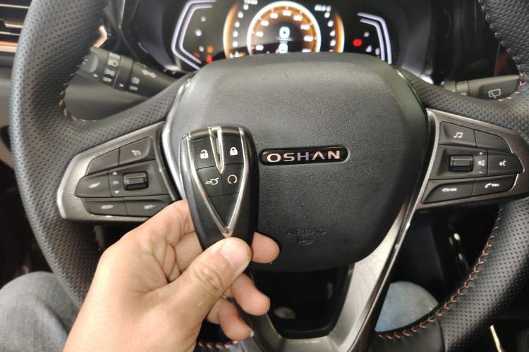 Used CHANGAN OSHAN X5 2022 Sport Edition 1.5T DCT Cyclone Assault Vehicle Key