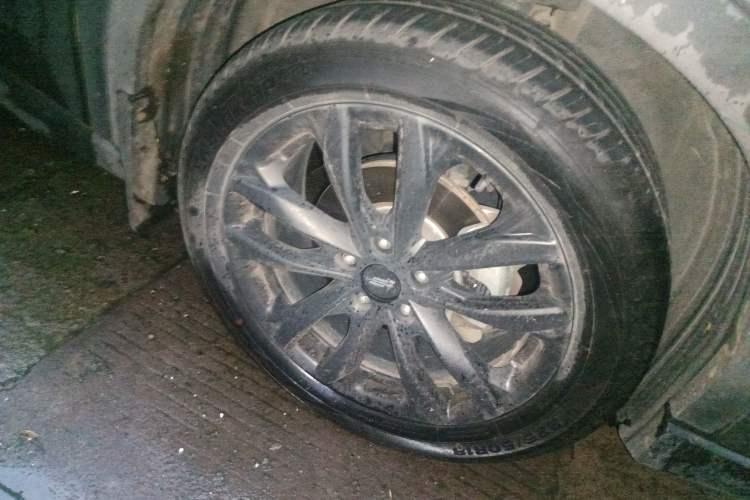 Used CHANGAN OSHAN X5 2022 Sport Edition 1.5T DCT Cyclone Assault Right Front Wheel Hub