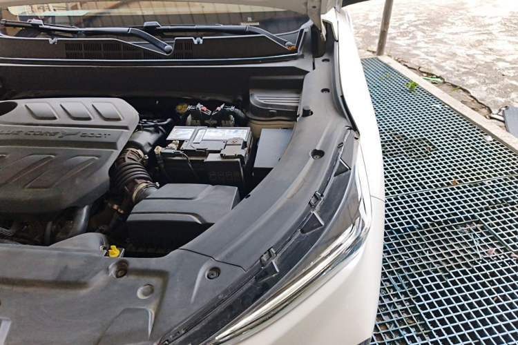 Used CHANGAN OSHAN X5 2022 Sport Edition 1.5T DCT Cyclone Assault Engine Bay Left