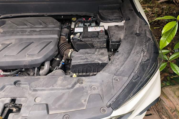 Used CHANGAN OSHAN X5 2022 Sport Edition 1.5T DCT Cyclone Assault Engine Bay Left