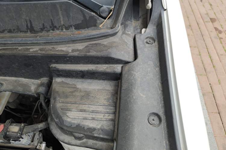 Used CHANGAN OSHAN X5 2022 Sport Edition 1.5T DCT Cyclone Assault Engine Bay Left