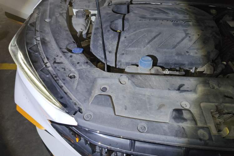 Used CHANGAN OSHAN X5 2022 Sport Edition 1.5T DCT Cyclone Assault Engine Bay Right