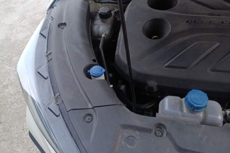 Used CHANGAN OSHAN X5 2022 Sport Edition 1.5T DCT Cyclone Assault Engine Bay Right