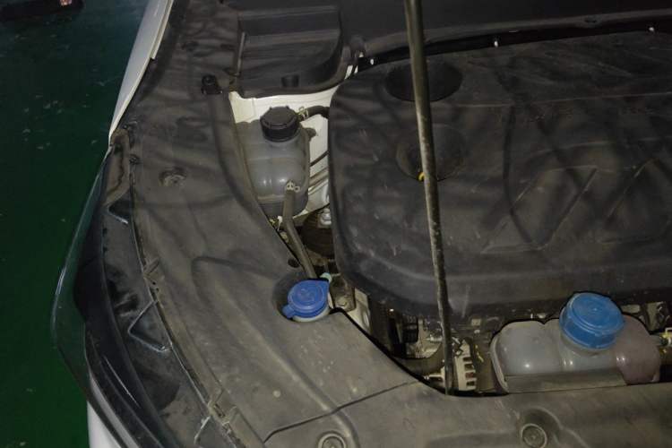 Used CHANGAN OSHAN X5 2022 Sport Edition 1.5T DCT Hurricane Sonic Engine Bay Right