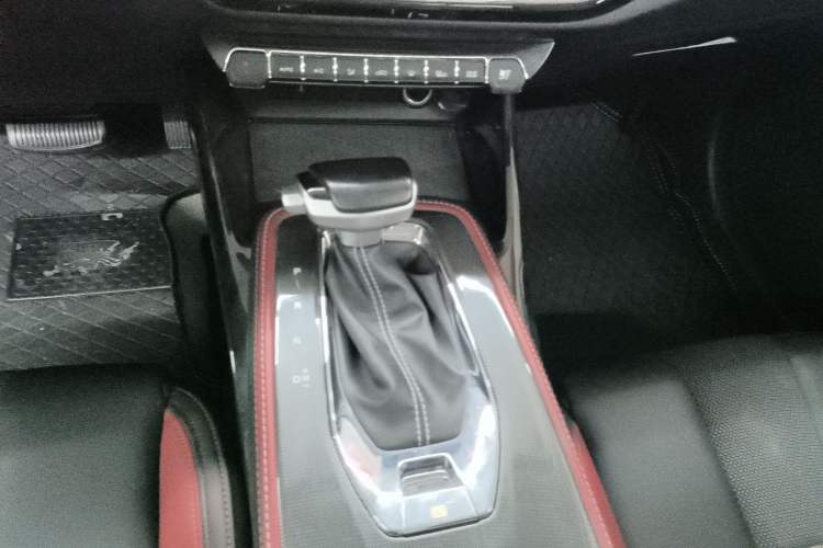 Used CHANGAN OSHAN X5 2022 Sport Edition 1.5T DCT Cyclone Assault Gear Lever