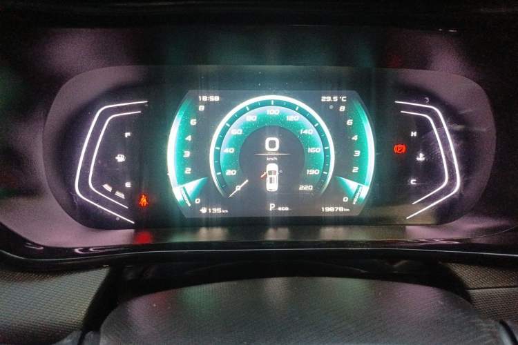 Used CHANGAN OSHAN X5 2022 Sport Edition 1.5T DCT Cyclone Assault Instrument Cluster