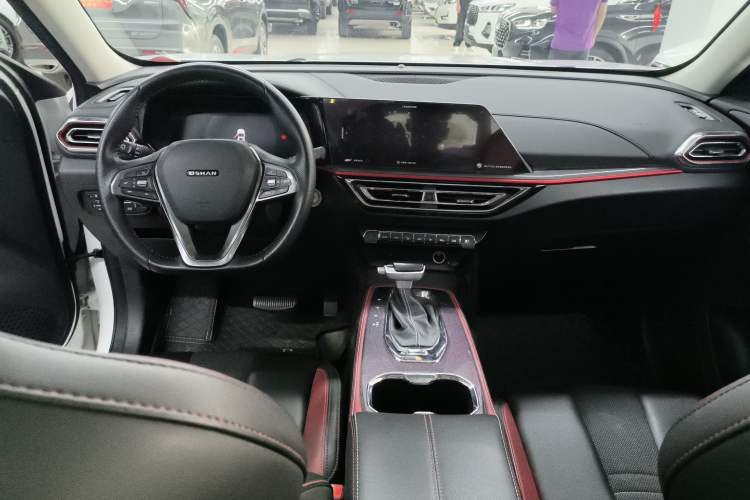 Used CHANGAN OSHAN X5 2022 Sport Edition 1.5T DCT Cyclone Assault Interior 3