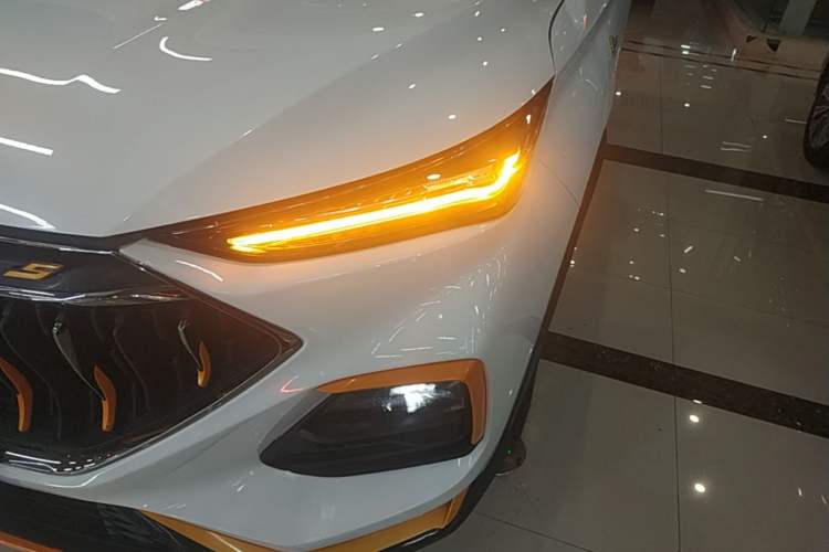 Used CHANGAN OSHAN X5 2022 Sport Edition 1.5T DCT Cyclone Assault Left Front Headlight
